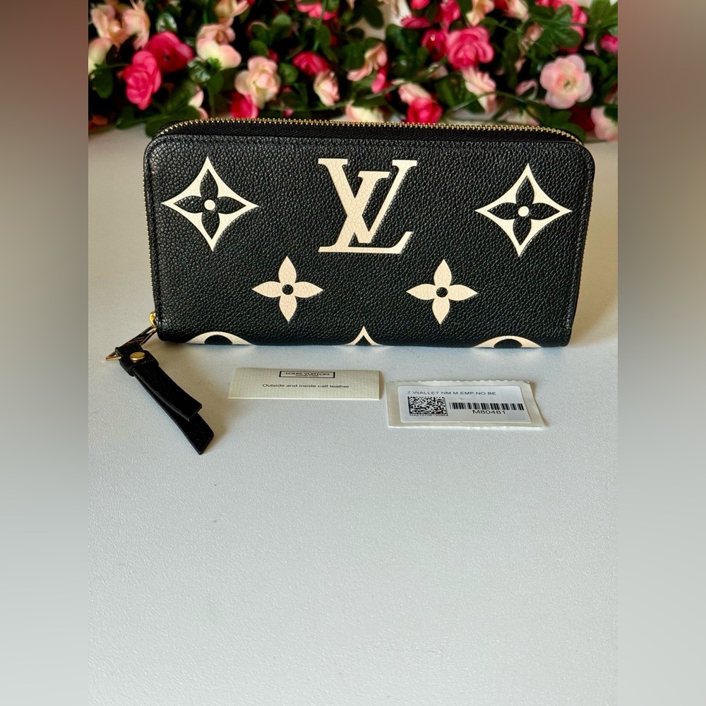 Louis Vuitton Stunning Monogram Empreinte Bicolor Zippy 🖤🤍